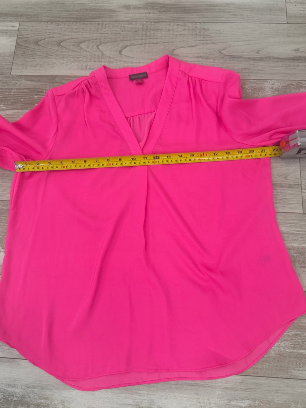 Vince Camuto Rumple Satin Split V-Neck Blouse Fuchsia Pink L - Picture 7 of 8